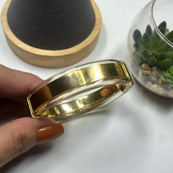 MICHAEL KORS Gold Heritage logo plaque acrylic hinged bracelet - Picture 4 of 11